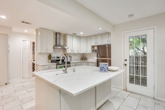2541 Walsh Court, Fort Worth, TX 76109