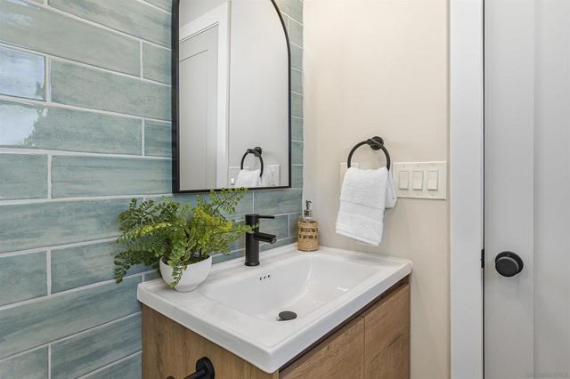 4948 Luna Dr, Oceanside, CA 92057