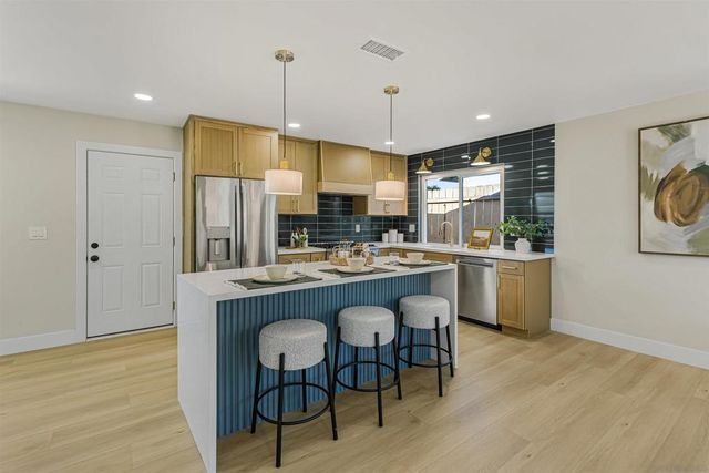 4948 Luna Dr, Oceanside, CA 92057