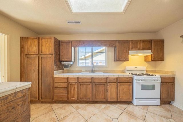 40 Oak Street, Salinas, CA 93901