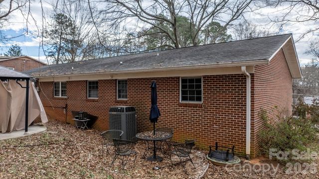 836 7th Avenue SW, Hickory, NC 28602