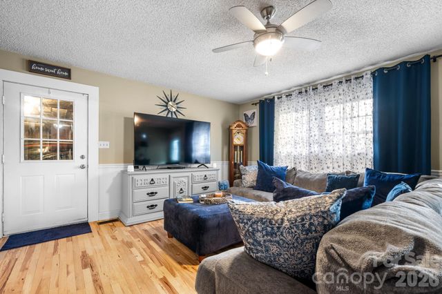 836 7th Avenue SW, Hickory, NC 28602