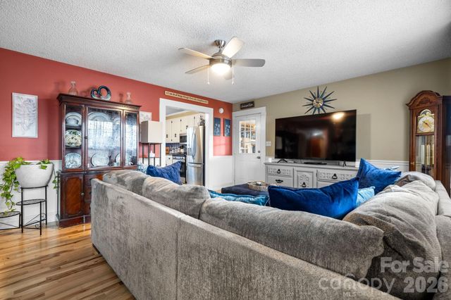 836 7th Avenue SW, Hickory, NC 28602