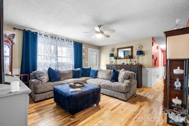 836 7th Avenue SW, Hickory, NC 28602