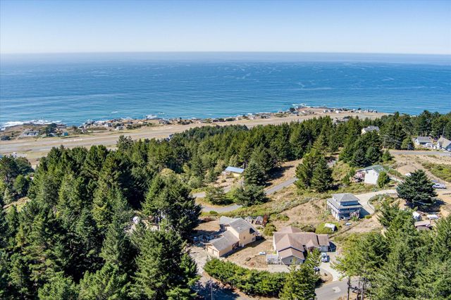 14 High Court, Shelter Cove, CA 95589