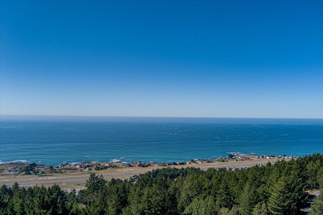 14 High Court, Shelter Cove, CA 95589