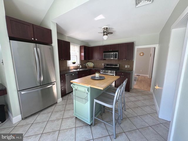 18 E SUMMERFIELD AVE, Collingswood, NJ 08108
