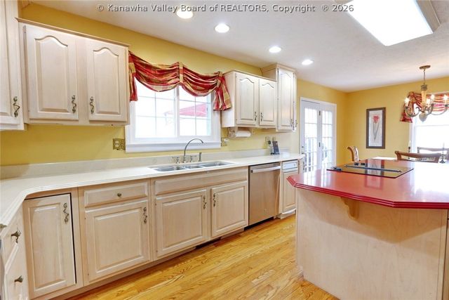 16 Carriage Road, Charleston, WV 25314