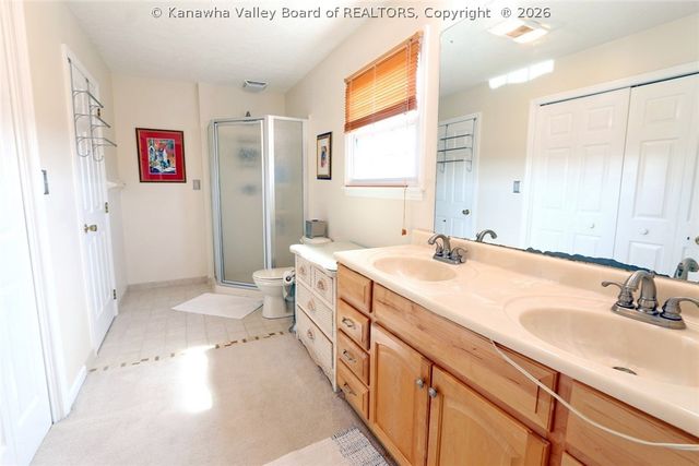 16 Carriage Road, Charleston, WV 25314