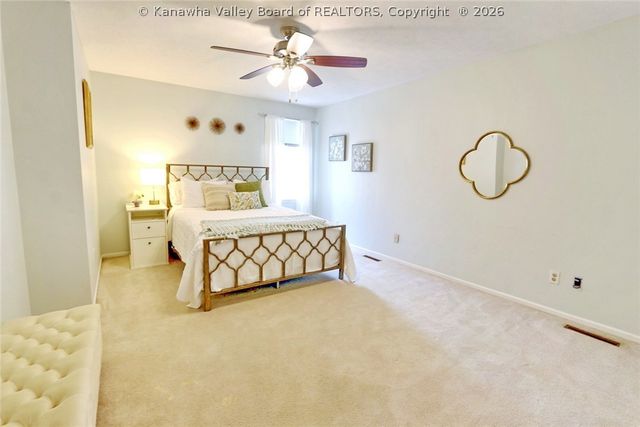 16 Carriage Road, Charleston, WV 25314