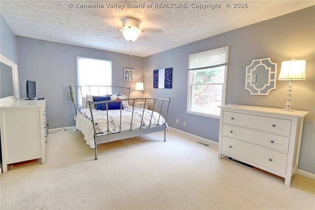 16 Carriage Road, Charleston, WV 25314