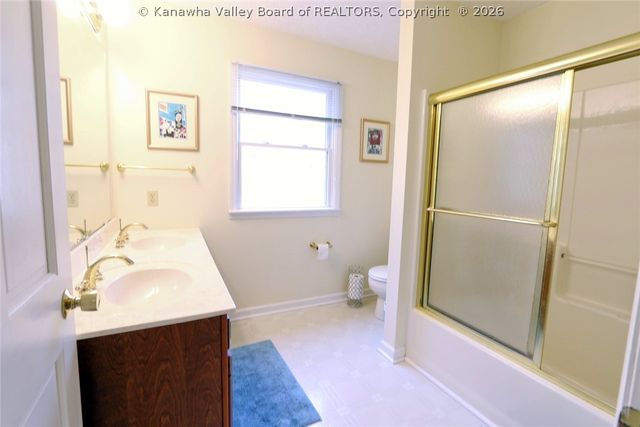 16 Carriage Road, Charleston, WV 25314