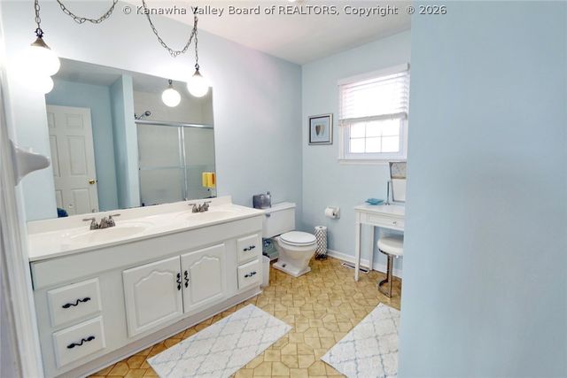 16 Carriage Road, Charleston, WV 25314