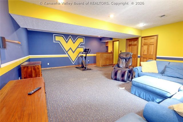 16 Carriage Road, Charleston, WV 25314