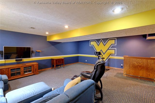 16 Carriage Road, Charleston, WV 25314