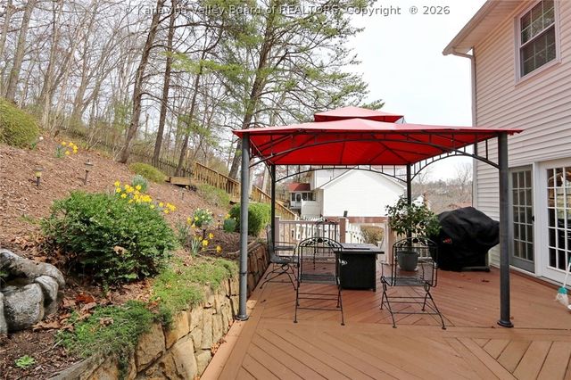 16 Carriage Road, Charleston, WV 25314