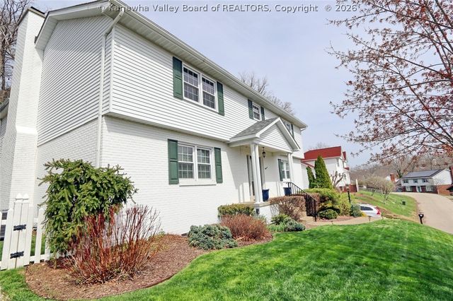 16 Carriage Road, Charleston, WV 25314