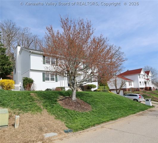 16 Carriage Road, Charleston, WV 25314