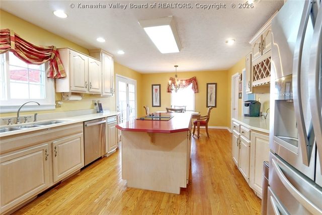 16 Carriage Road, Charleston, WV 25314