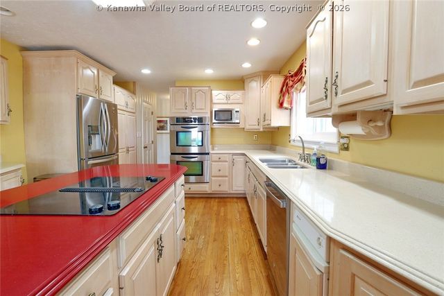 16 Carriage Road, Charleston, WV 25314