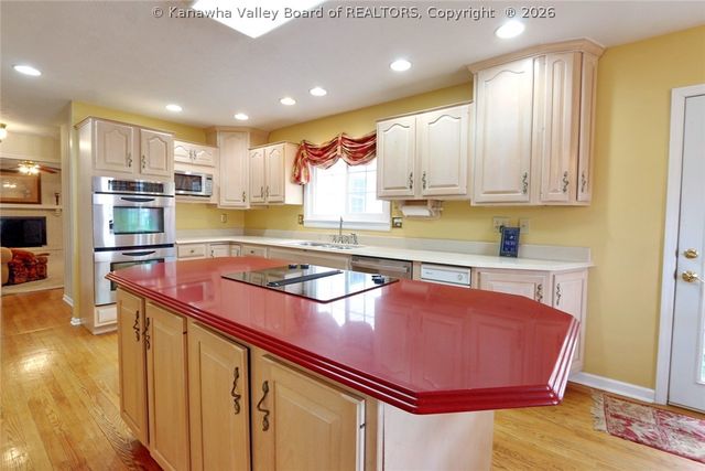 16 Carriage Road, Charleston, WV 25314