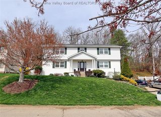 16 Carriage Road, Charleston, WV 25314