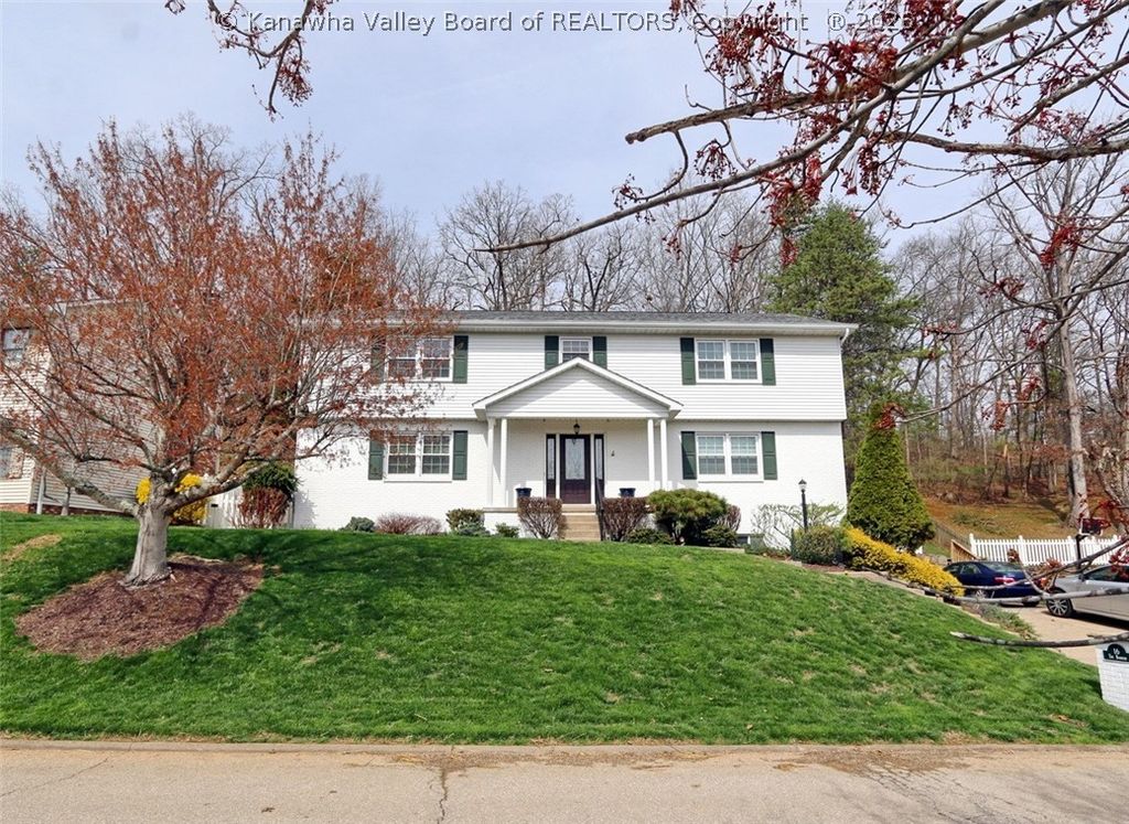 16 Carriage Road, Charleston, WV 25314