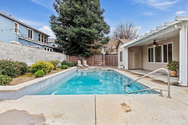 1800 Hemstead Ct, Modesto, CA 95355