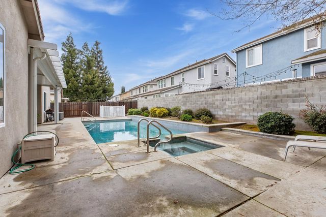 1800 Hemstead Ct, Modesto, CA 95355