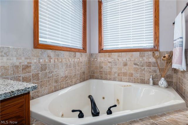 407 31st Street SW, Barberton, OH 44203