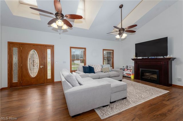 407 31st Street SW, Barberton, OH 44203