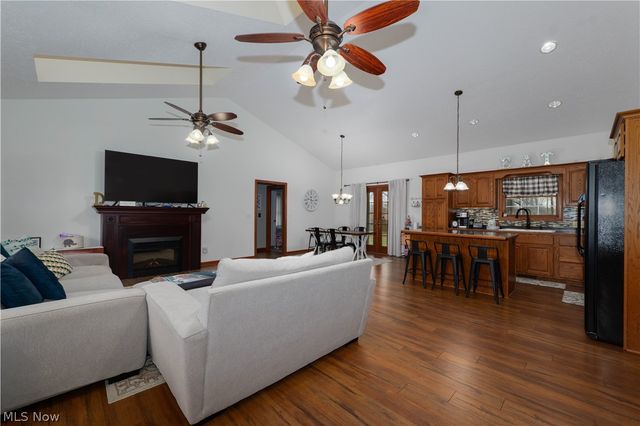 407 31st Street SW, Barberton, OH 44203