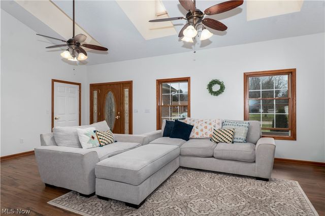 407 31st Street SW, Barberton, OH 44203