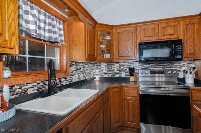 407 31st Street SW, Barberton, OH 44203