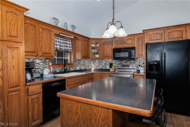 407 31st Street SW, Barberton, OH 44203