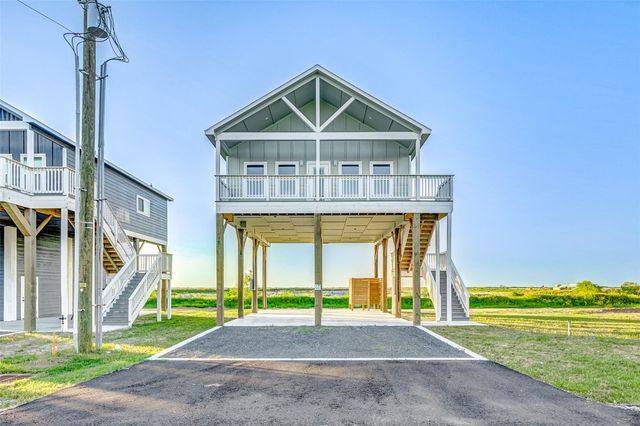 1077 Sunset Circle W, Crystal Beach, TX 77650