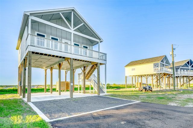 1077 Sunset Circle W, Crystal Beach, TX 77650