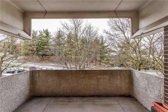 2401 Charlemagne Cir, Ross Twp, PA 15237