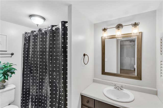 2401 Charlemagne Cir, Ross Twp, PA 15237