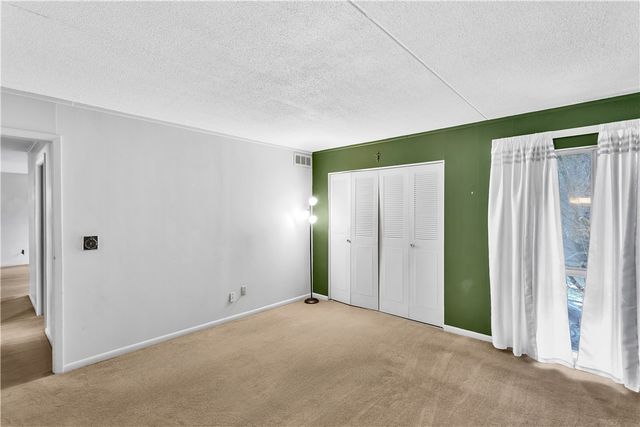 2401 Charlemagne Cir, Ross Twp, PA 15237