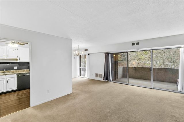 2401 Charlemagne Cir, Ross Twp, PA 15237