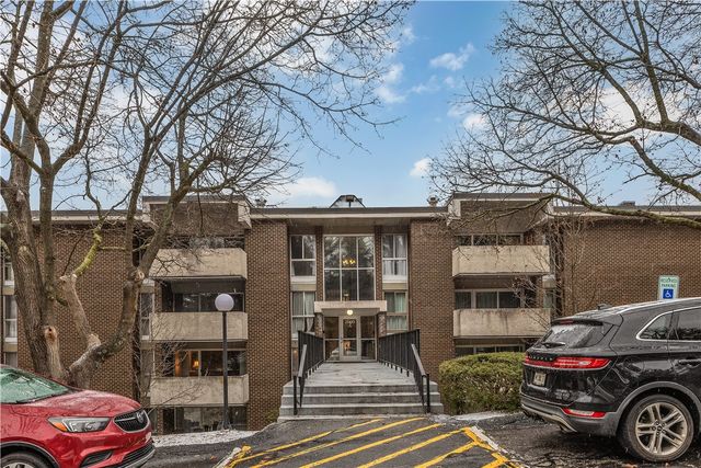 2401 Charlemagne Cir, Ross Twp, PA 15237