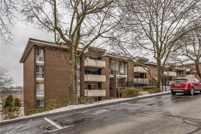 2401 Charlemagne Cir, Ross Twp, PA 15237