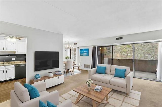 2401 Charlemagne Cir, Ross Twp, PA 15237