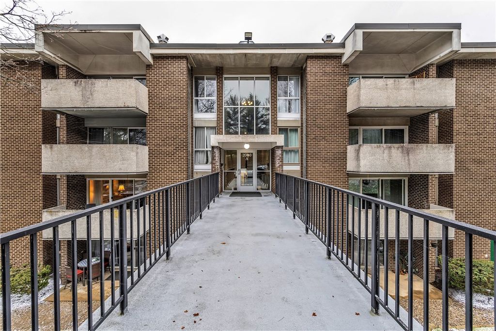 2401 Charlemagne Cir, Ross Twp, PA 15237