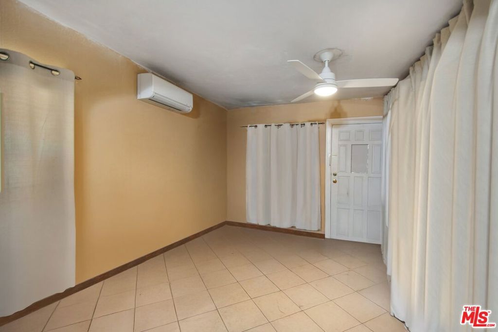 Image 12 of property listing at 4713 Clinton Street, Los Angeles, CA 90004