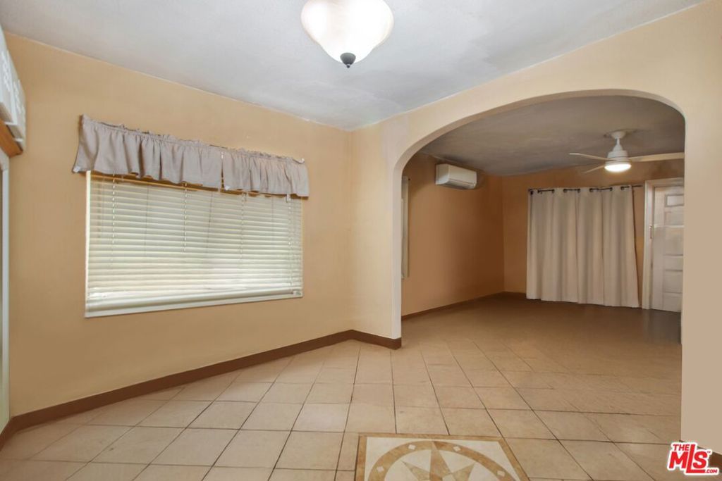 Image 13 of property listing at 4713 Clinton Street, Los Angeles, CA 90004