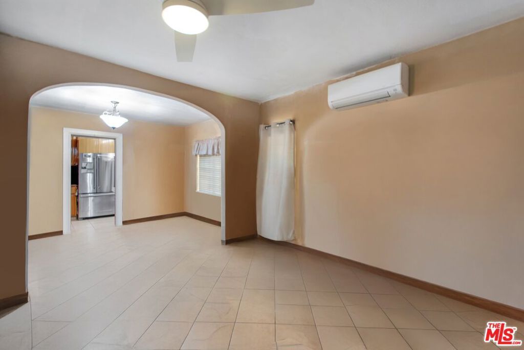 Image 14 of property listing at 4713 Clinton Street, Los Angeles, CA 90004