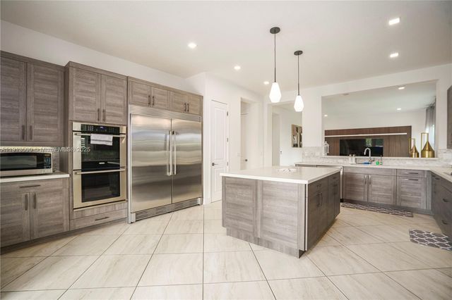 11 NW 122nd Ave, Miami, FL 33182