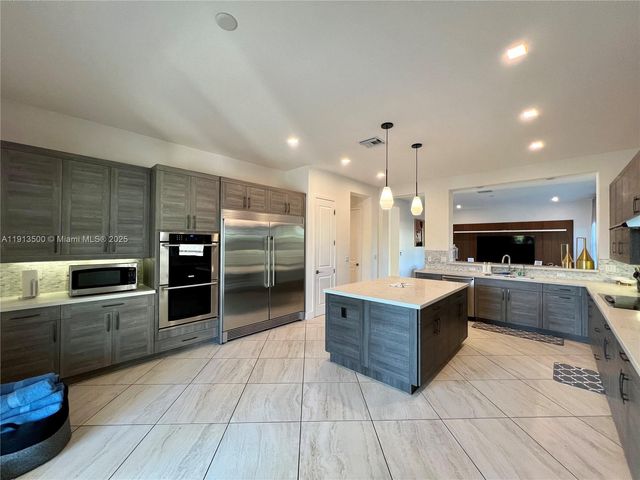 11 NW 122nd Ave, Miami, FL 33182